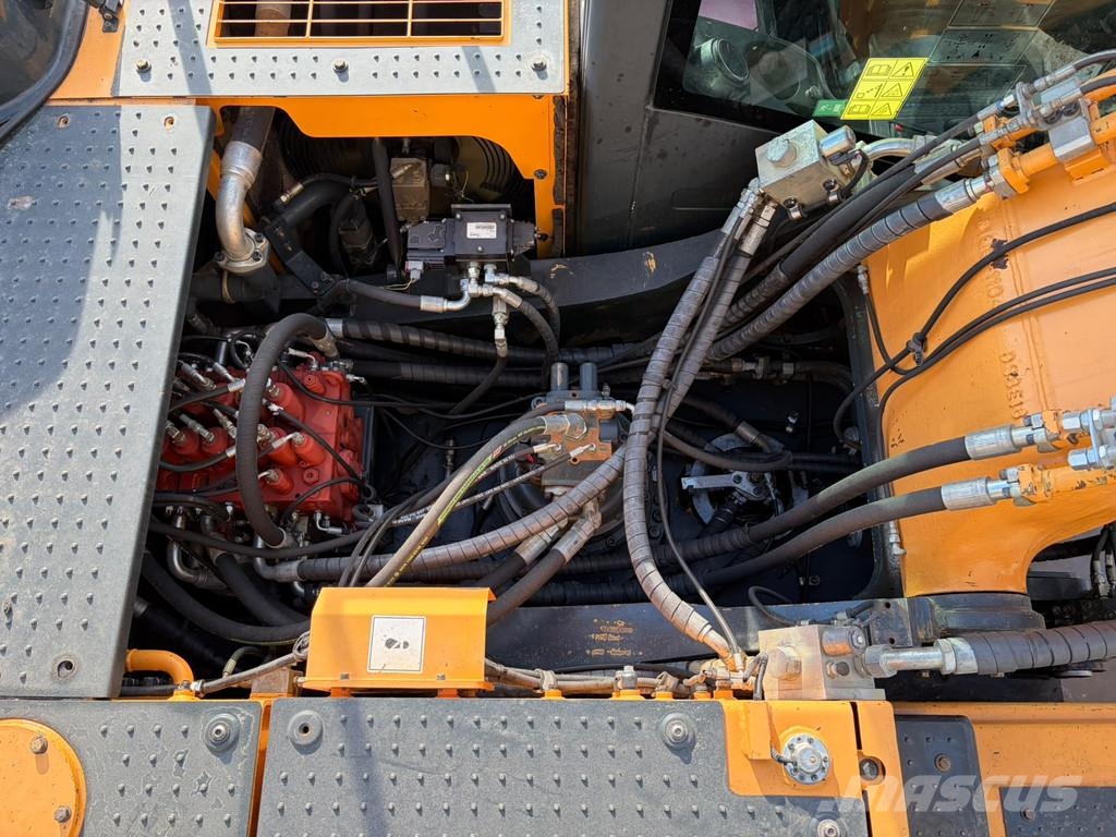 Hyundai HX330NL حفارات زحافة