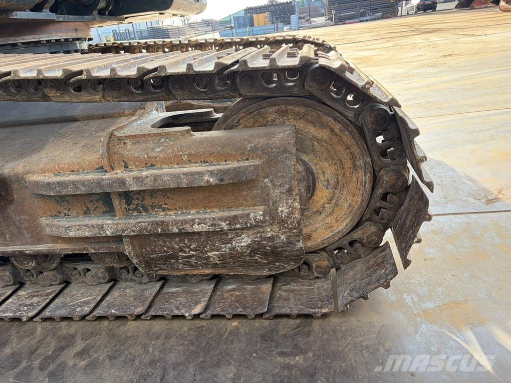 Hyundai HX330NL حفارات زحافة