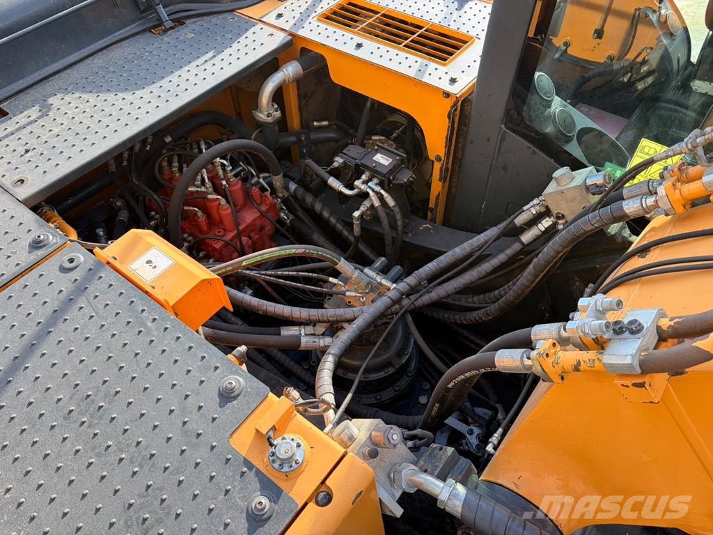 Hyundai HX330NL حفارات زحافة