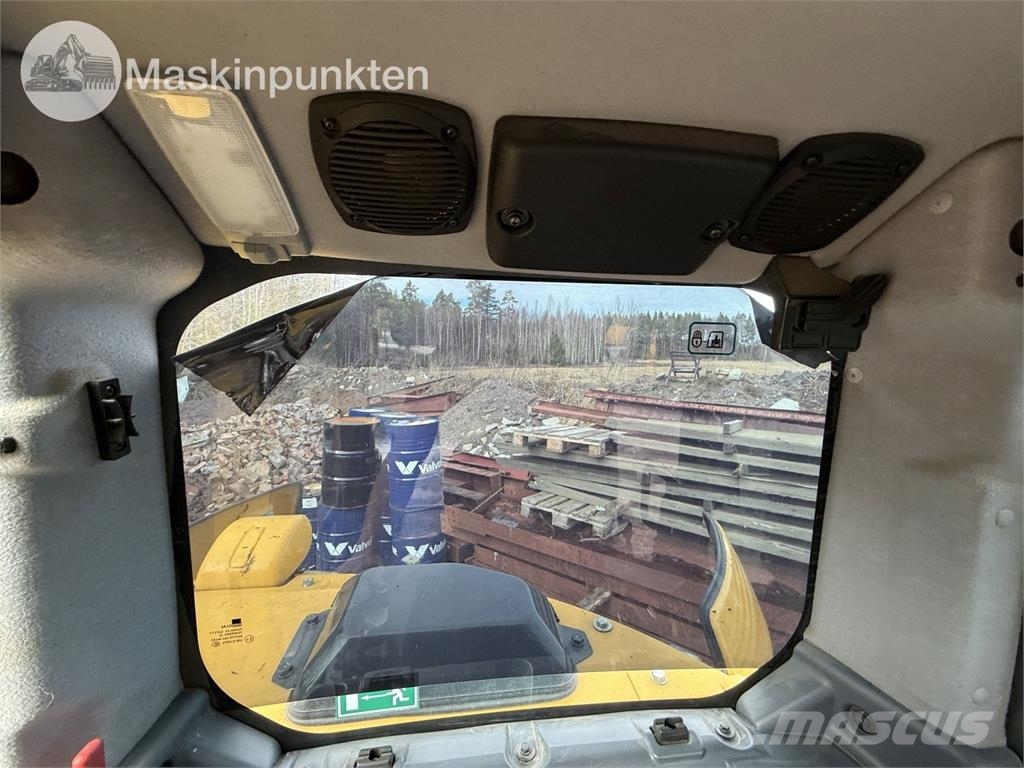 Komatsu PC 78 US-11E0 حفارات وسط 7 طن - 12 طن