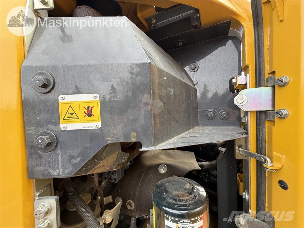 Komatsu PC 78 US-11E0 حفارات وسط 7 طن - 12 طن
