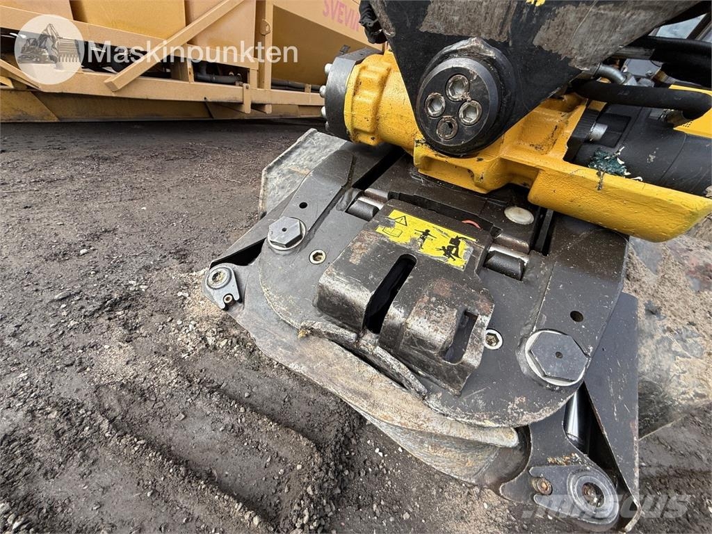 Komatsu PC 78 US-11E0 حفارات وسط 7 طن - 12 طن