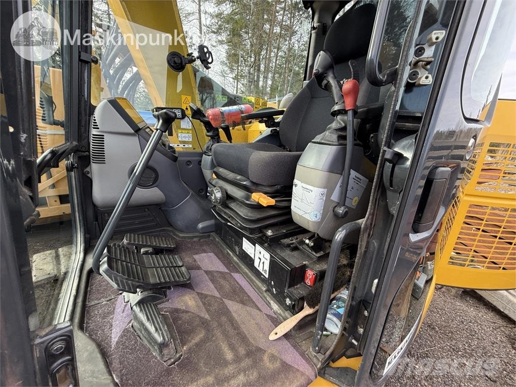 Komatsu PC 78 US-11E0 حفارات وسط 7 طن - 12 طن