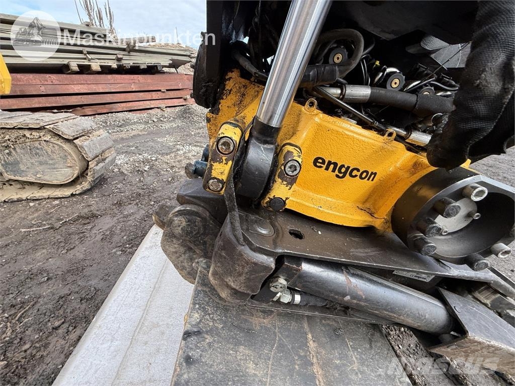 Komatsu PC 78 US-11E0 حفارات وسط 7 طن - 12 طن