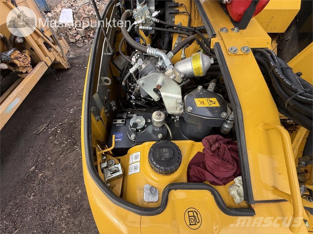 Komatsu PC 78 US-11E0 حفارات وسط 7 طن - 12 طن