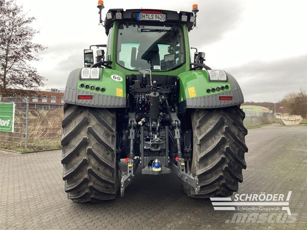 Fendt 942 VARIO GEN7 PROFI PLUS Traktory