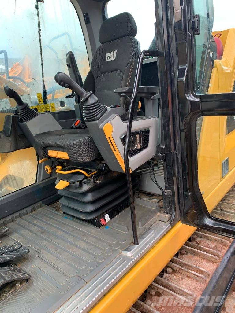 CAT 330 حفارات زحافة