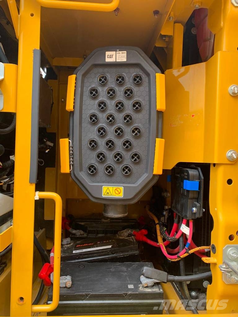 CAT 330 حفارات زحافة