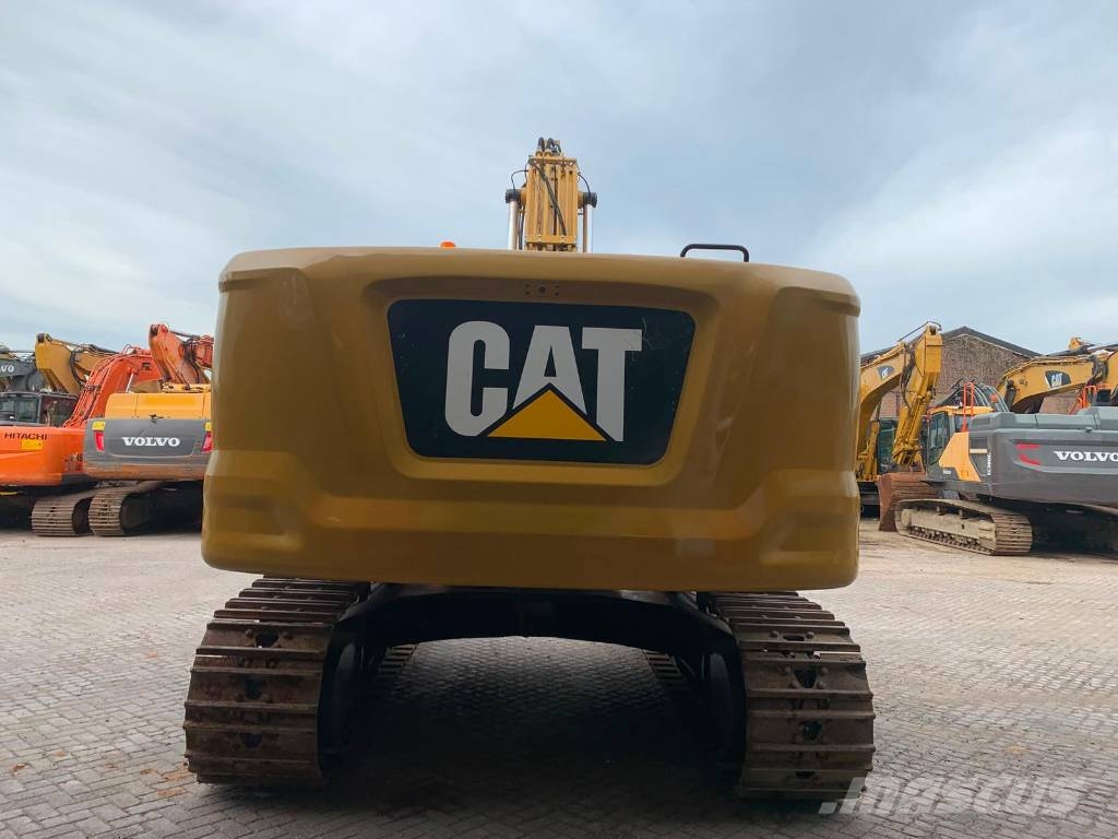CAT 330 حفارات زحافة