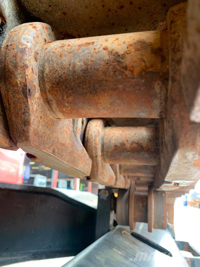 CAT 330 حفارات زحافة