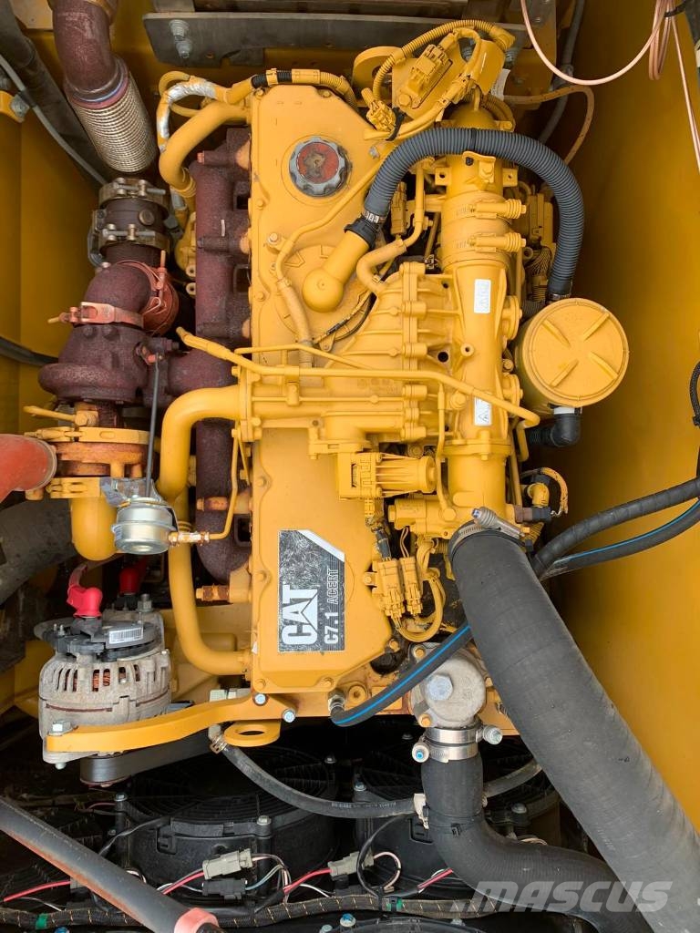CAT 330 حفارات زحافة