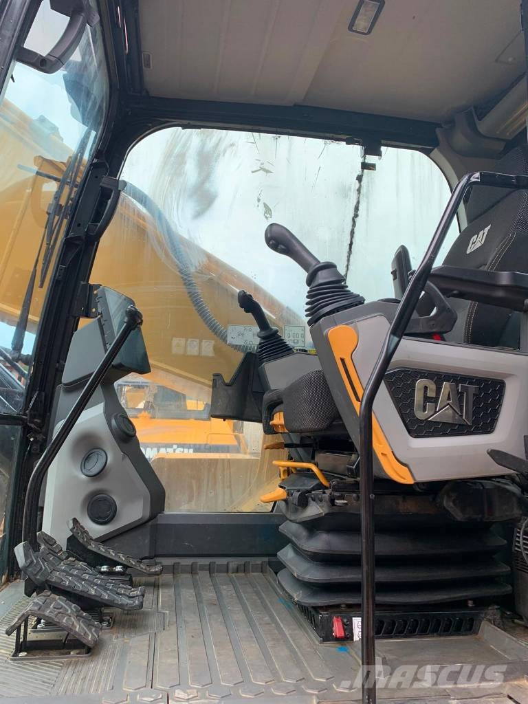 CAT 330 حفارات زحافة