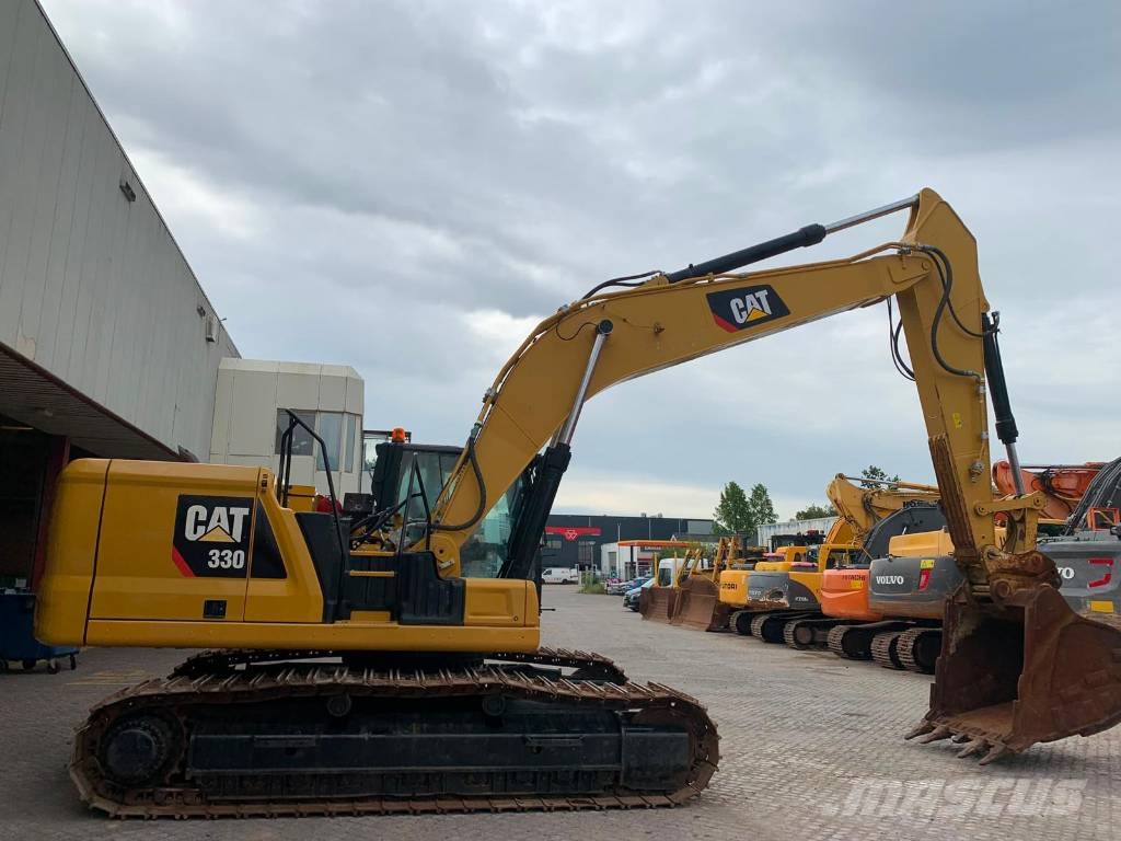 CAT 330 حفارات زحافة