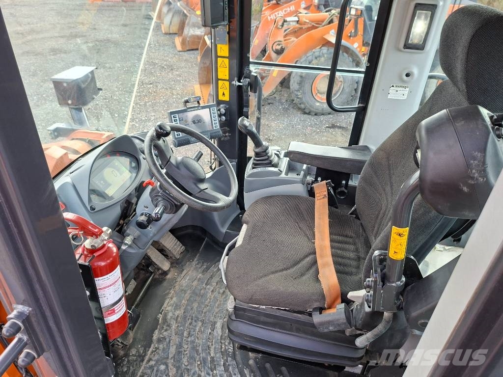 Hitachi ZW310 Iekrāvēji uz riteņiem