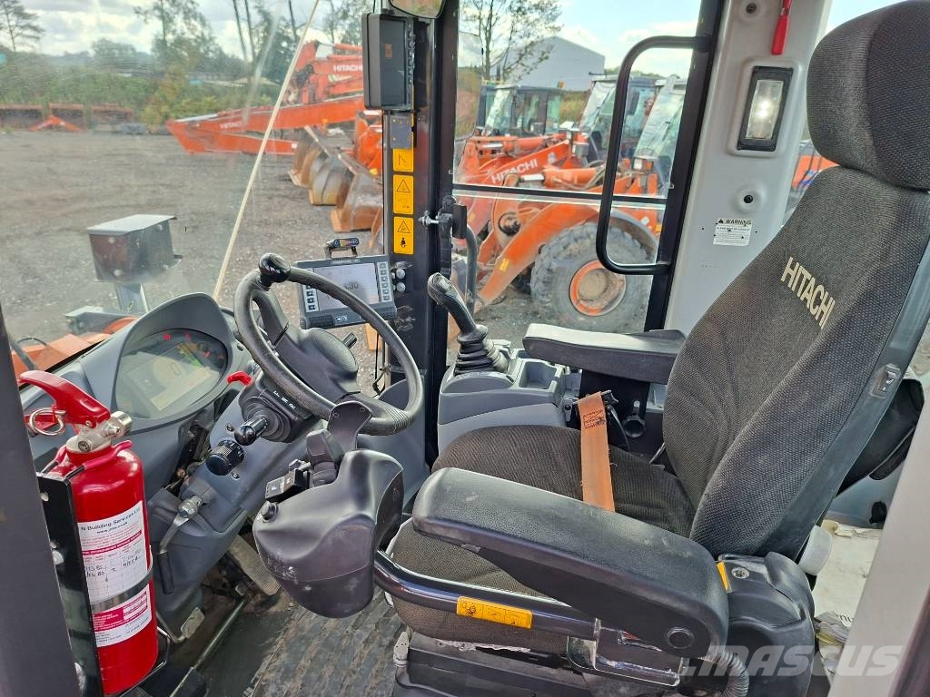 Hitachi ZW310 Iekrāvēji uz riteņiem