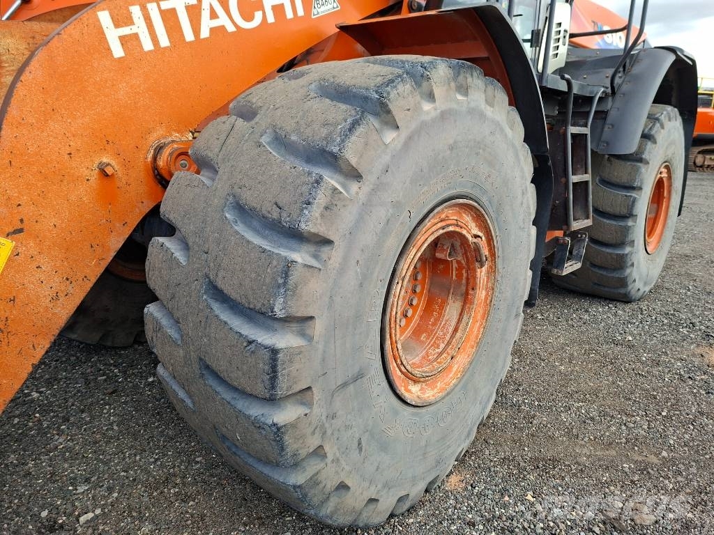 Hitachi ZW310 Iekrāvēji uz riteņiem