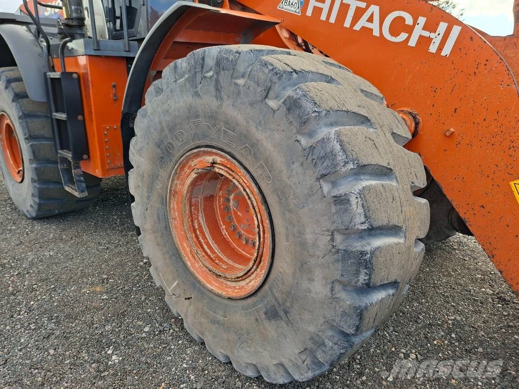 Hitachi ZW310 Iekrāvēji uz riteņiem