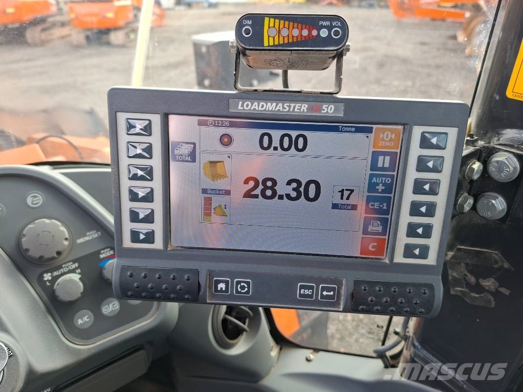 Hitachi ZW310 Iekrāvēji uz riteņiem