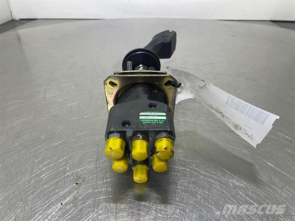 Ahlmann AZ210-23102114-Servo valve/Servoventil links هيدروليات
