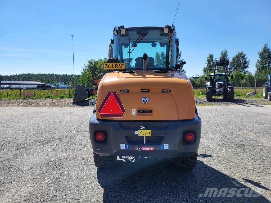 Case IH 221 F لوادر بعجل