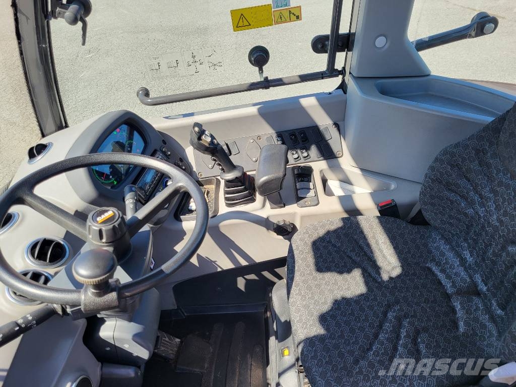 Case IH 221 F لوادر بعجل