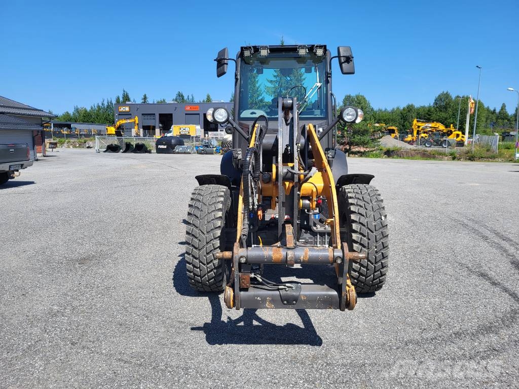Case IH 221 F لوادر بعجل