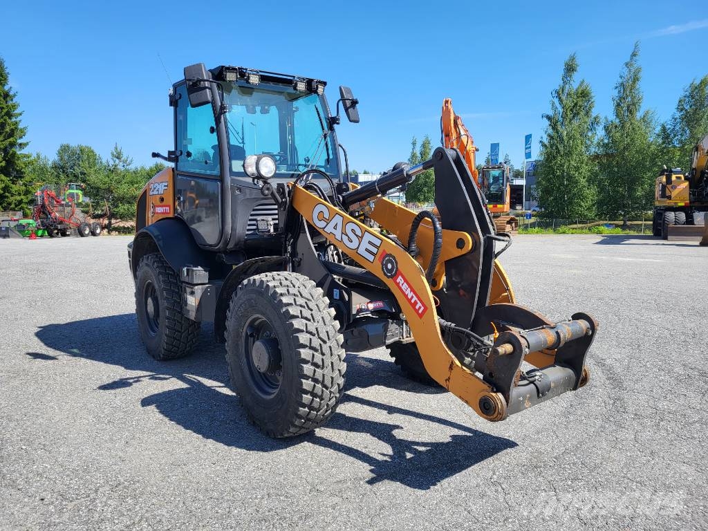 Case IH 221 F لوادر بعجل