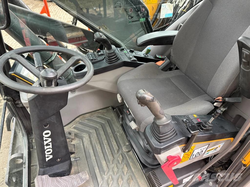 Volvo EWR150E حفارات بعجل