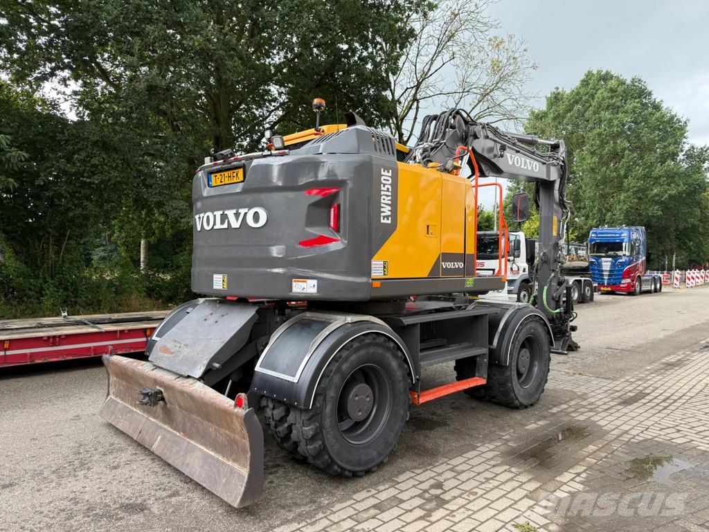 Volvo EWR150E حفارات بعجل