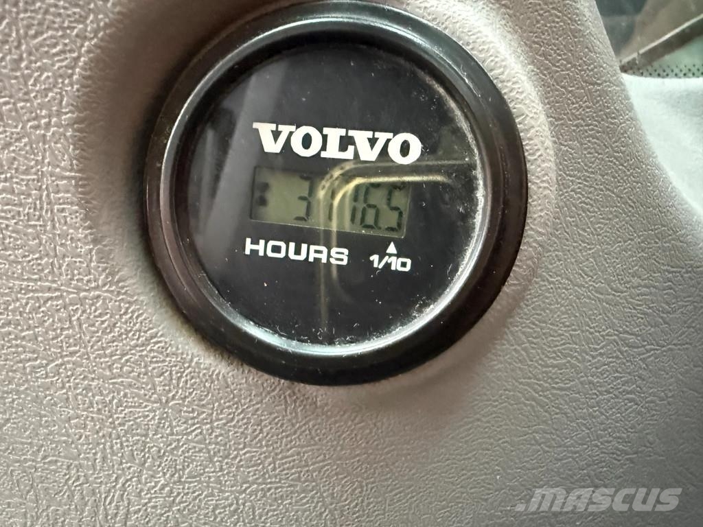 Volvo EWR150E حفارات بعجل