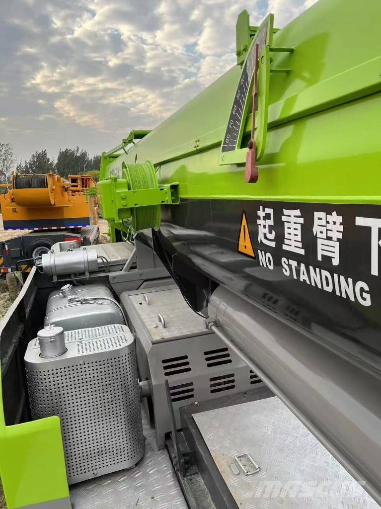 Zoomlion ZTC900V 全地面起重机︳移动式起重机