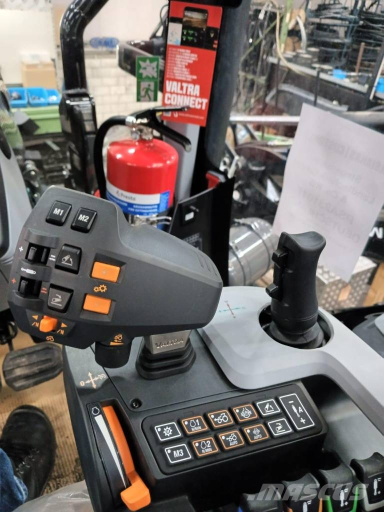 Valtra T 175 Direct Forstschlepper Rüfa Palfinger 林業トラクター