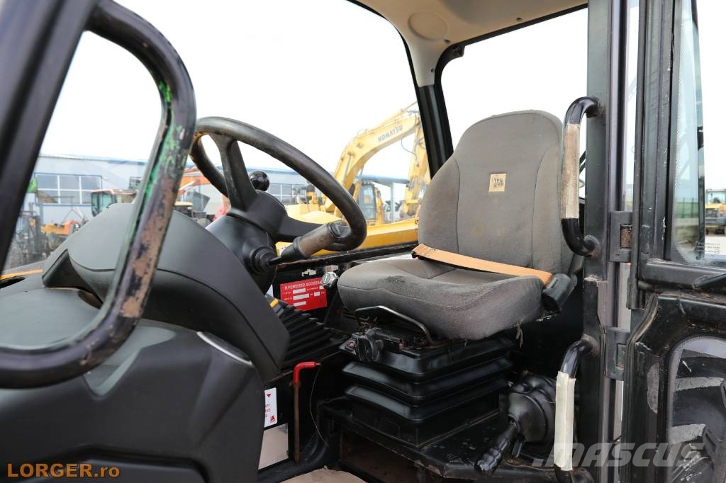 JCB 531-70 프론트 로더 및 굴착기