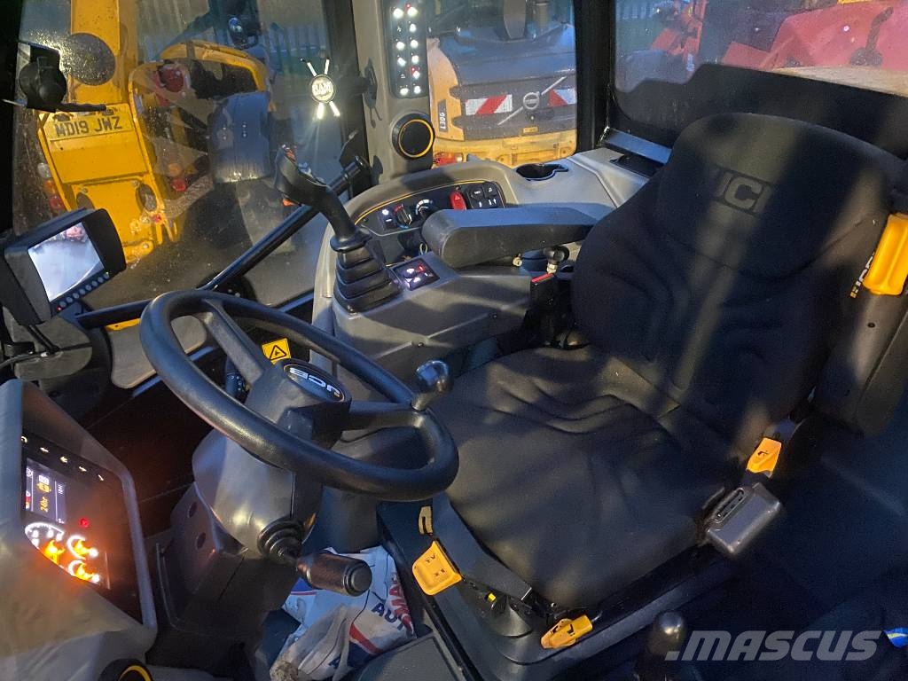 JCB TM 320 S معدات مناولة لأغراض الزراعة