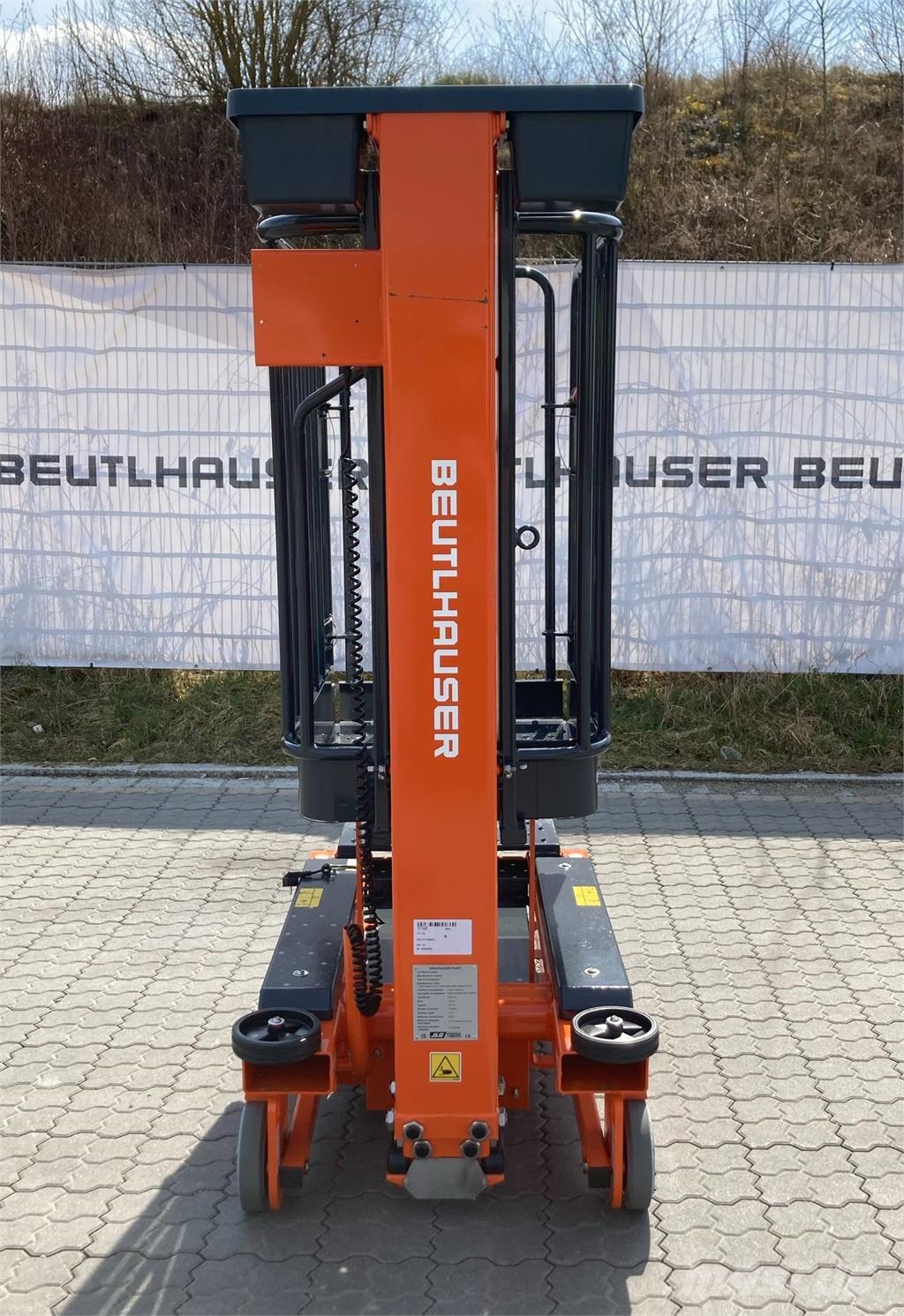 Power Tower NANO 35 Ďalšie zdvíhacie zariadenia a plošiny
