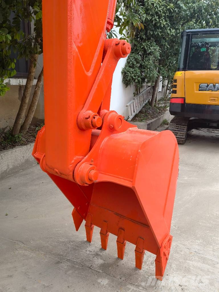 70カンカンページ 日立建機 ZX 70, 2022, 中華人民共和国 - 中古 油圧ショベル 7t- 12t