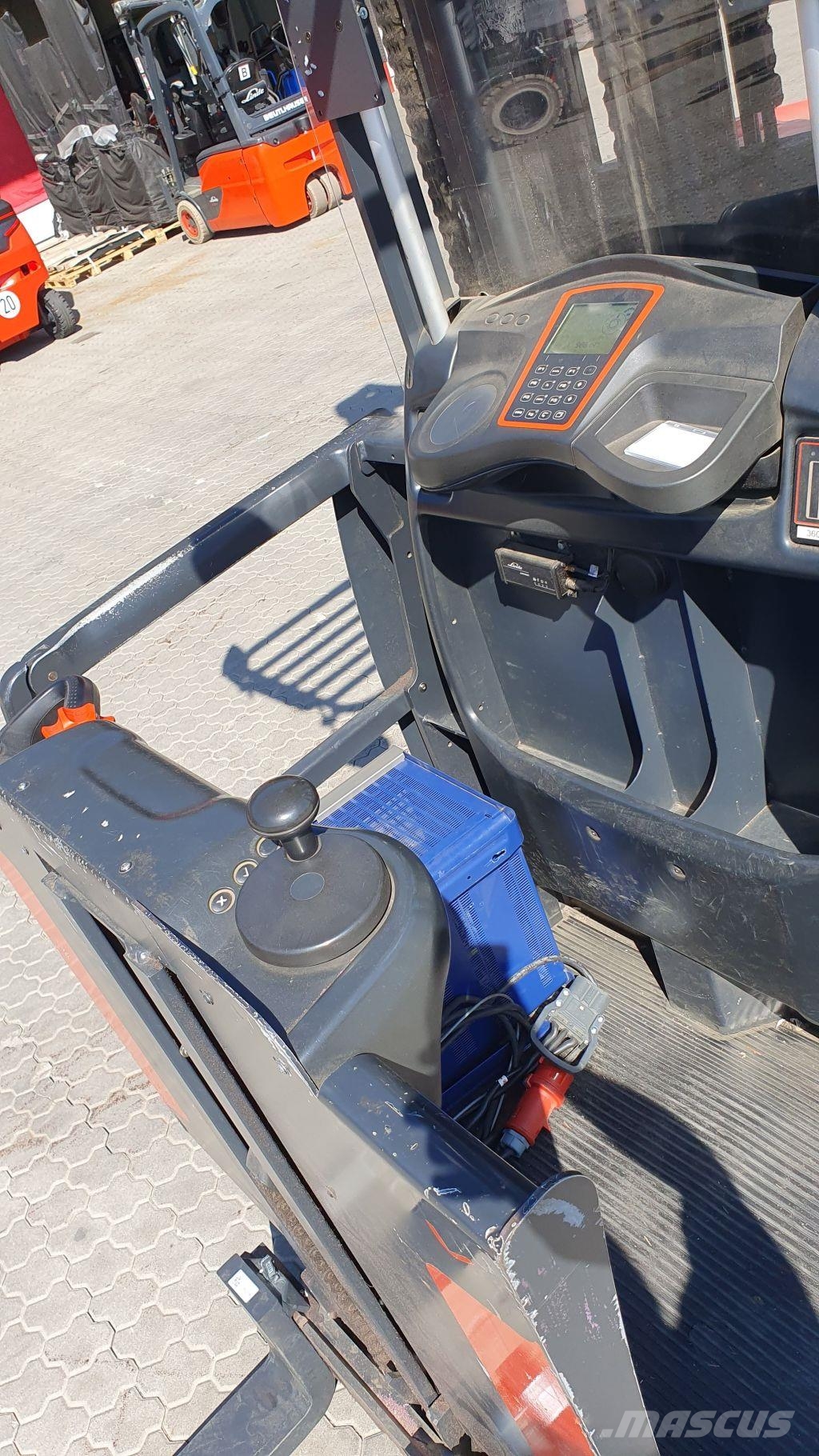 Linde V48 High lift order picker