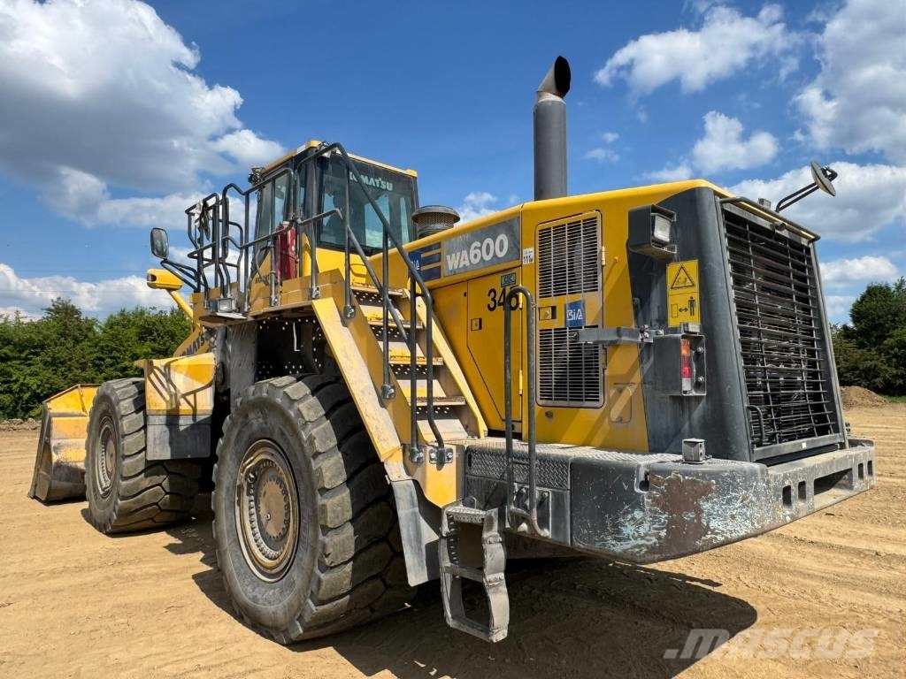 Komatsu WA600-6 ** BJ. 2016 ** 21000H/ Motor neu überholt Rataslaadurid