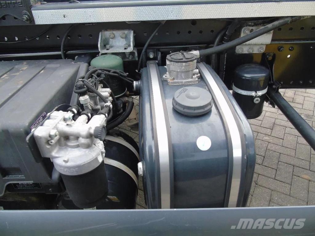 MAN TGS 28.470 + 20T hook + 6x2 Camiones polibrazo