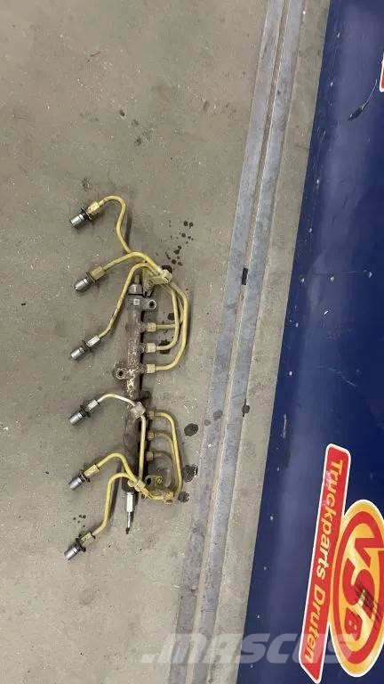 CAT brandstof pomp + common rail leiding D8T motor 368 محركات