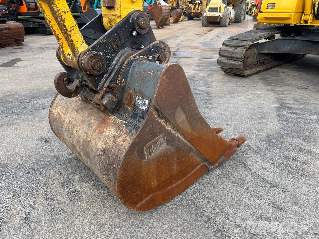 Komatsu PC210 LC-11 . Raupenbagger
