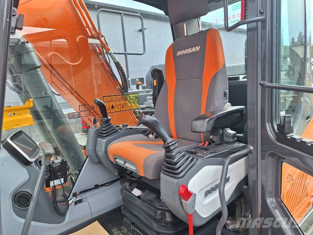 Doosan DX160LCH-5 METSÄMALLI KALLISTAJALLA Excavadoras sobre orugas