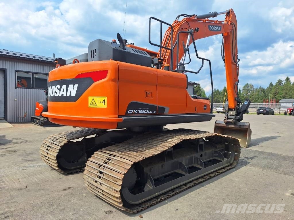 Doosan DX160LCH-5 METSÄMALLI KALLISTAJALLA Excavadoras sobre orugas