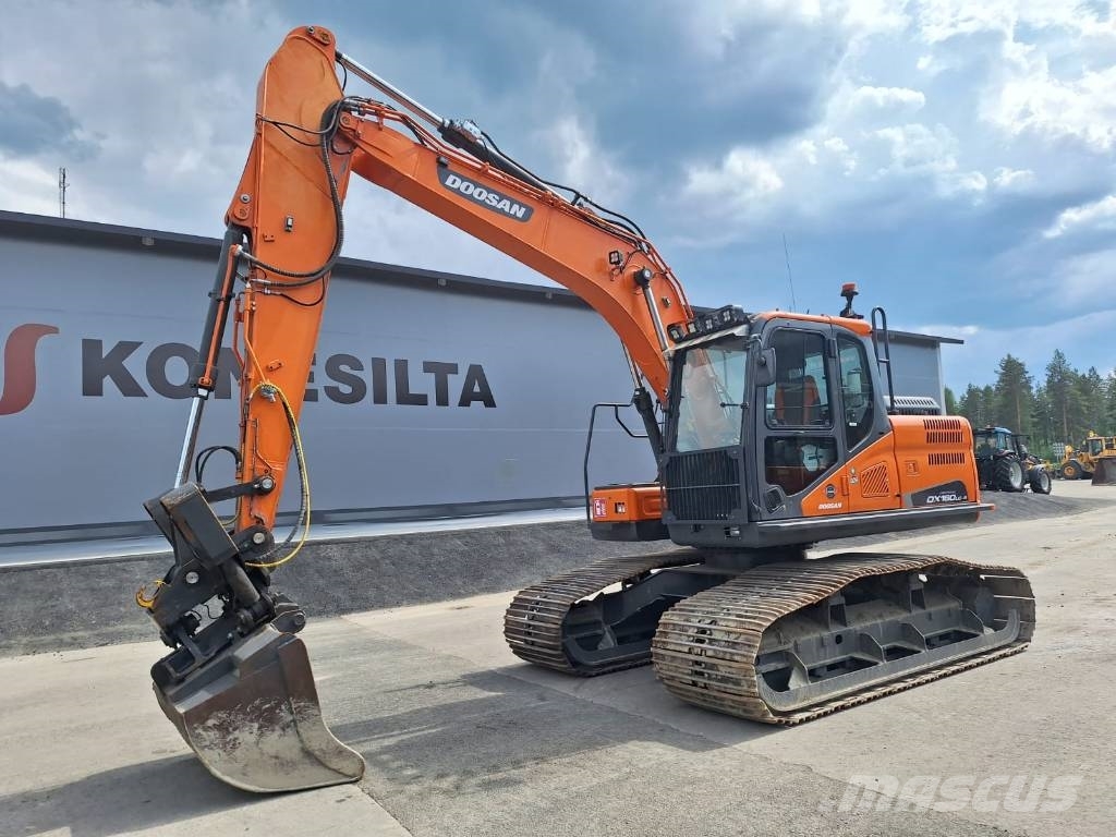 Doosan DX160LCH-5 METSÄMALLI KALLISTAJALLA Excavadoras sobre orugas