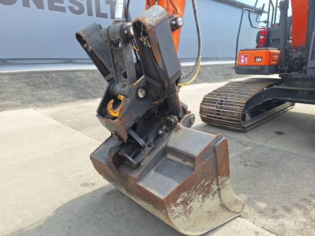 Doosan DX160LCH-5 METSÄMALLI KALLISTAJALLA Excavadoras sobre orugas