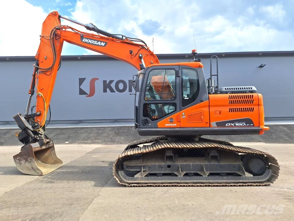 Doosan DX160LCH-5 METSÄMALLI KALLISTAJALLA Excavadoras sobre orugas