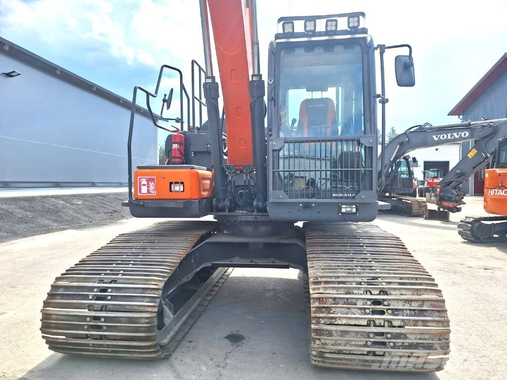 Doosan DX160LCH-5 METSÄMALLI KALLISTAJALLA Excavadoras sobre orugas
