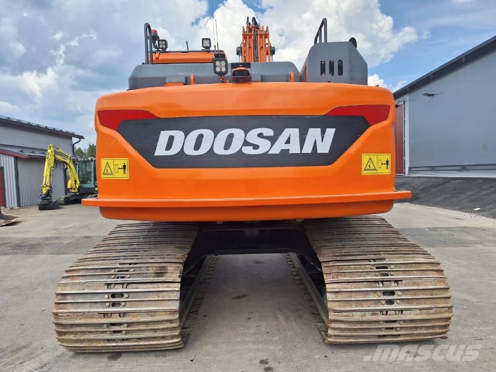 Doosan DX160LCH-5 METSÄMALLI KALLISTAJALLA Excavadoras sobre orugas