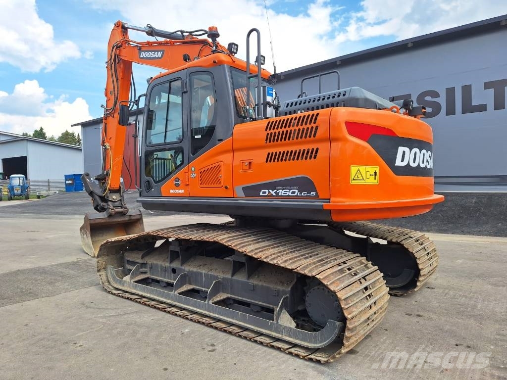 Doosan DX160LCH-5 METSÄMALLI KALLISTAJALLA Excavadoras sobre orugas