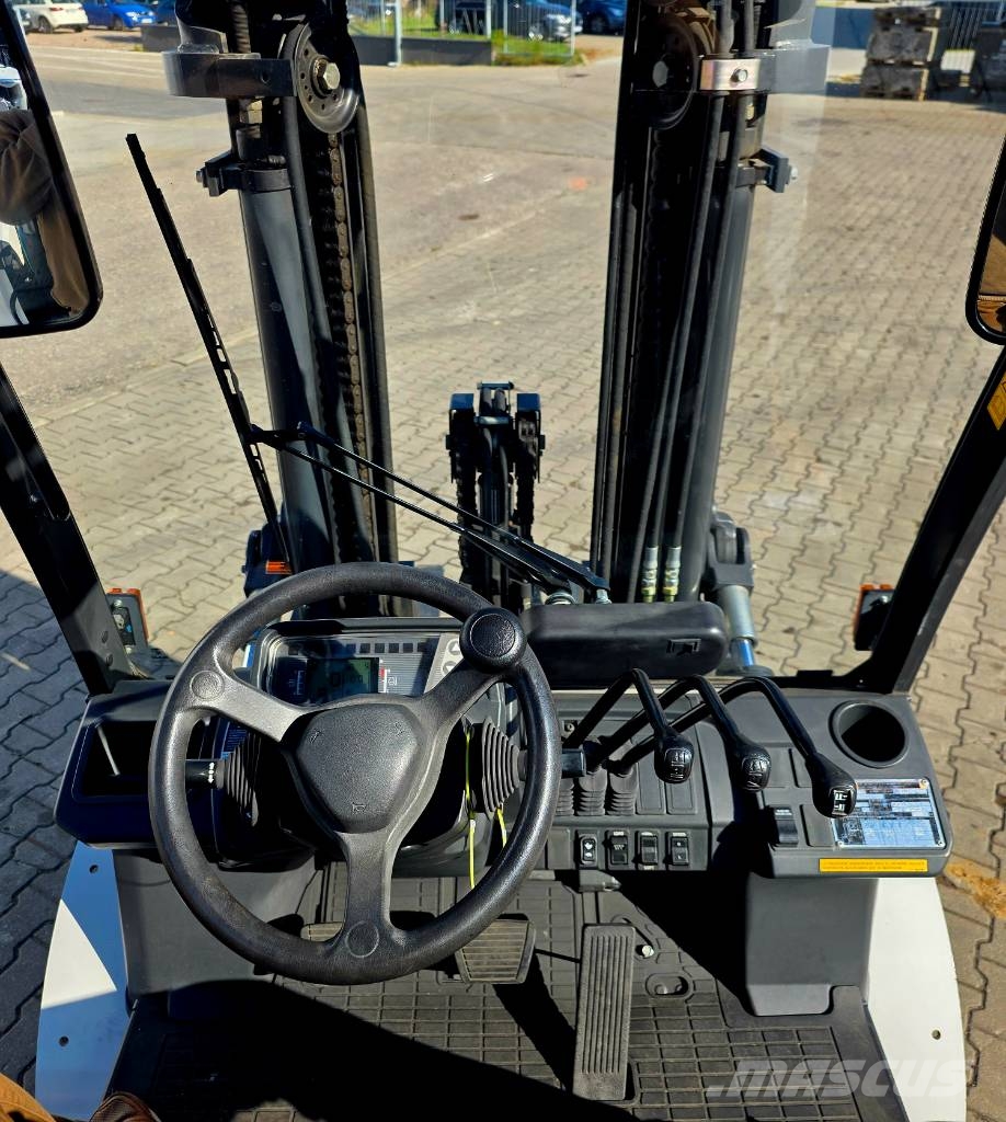 UniCarriers J2F4F40   FG40NT GX-40 DEMO شاحنات LPG